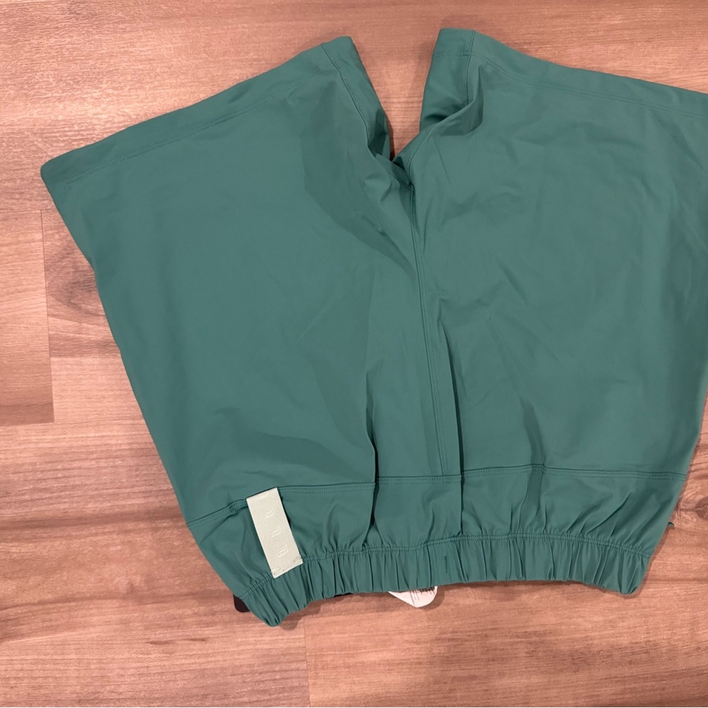 NWT Men 7in Fabletics Green Shorts Size S, New - Picture 3 of 4